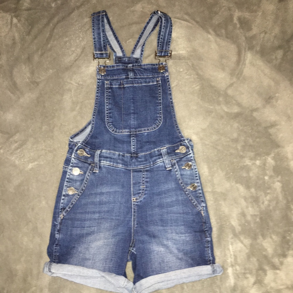Denim overall shorts!